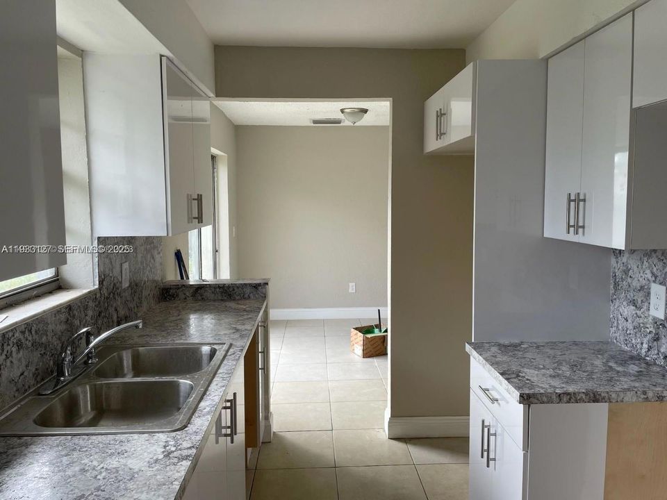 В аренду: $2,700 (3 спален, 2 ванн, 1200 Квадратных фут)