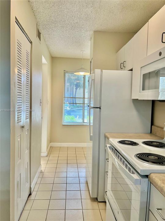 For Rent: $1,750 (1 beds, 1 baths, 816 Square Feet)