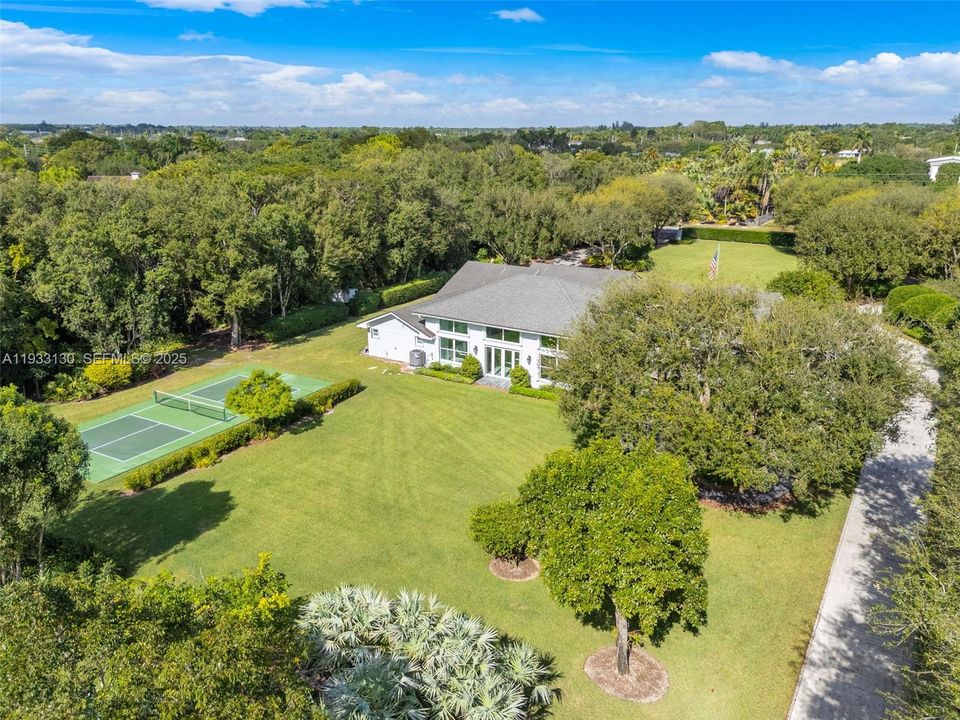 Недавно продано: $2,350,000 (3 спален, 2 ванн, 5803 Квадратных фут)