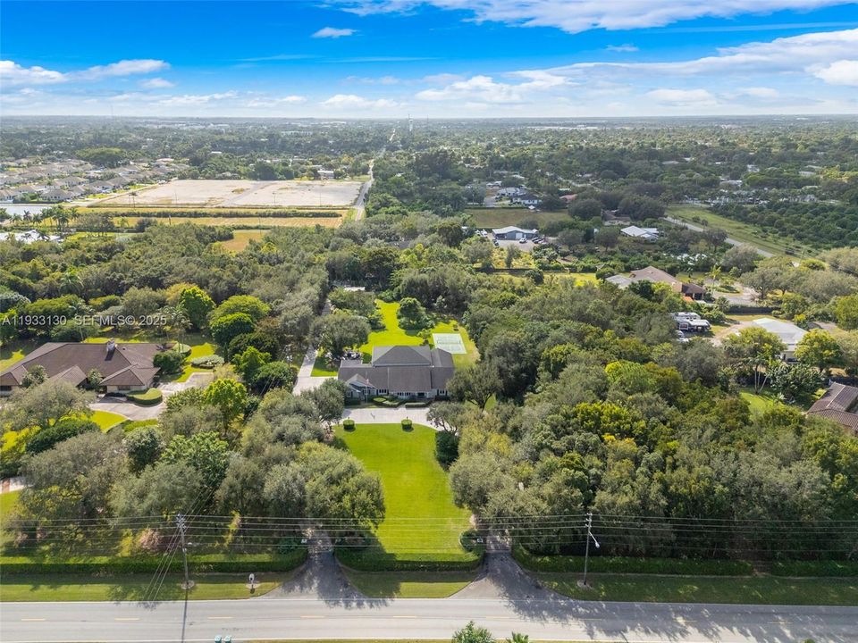 Недавно продано: $2,350,000 (3 спален, 2 ванн, 5803 Квадратных фут)