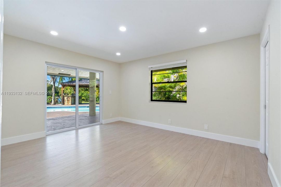 For Sale: $748,900 (4 beds, 2 baths, 1948 Square Feet)