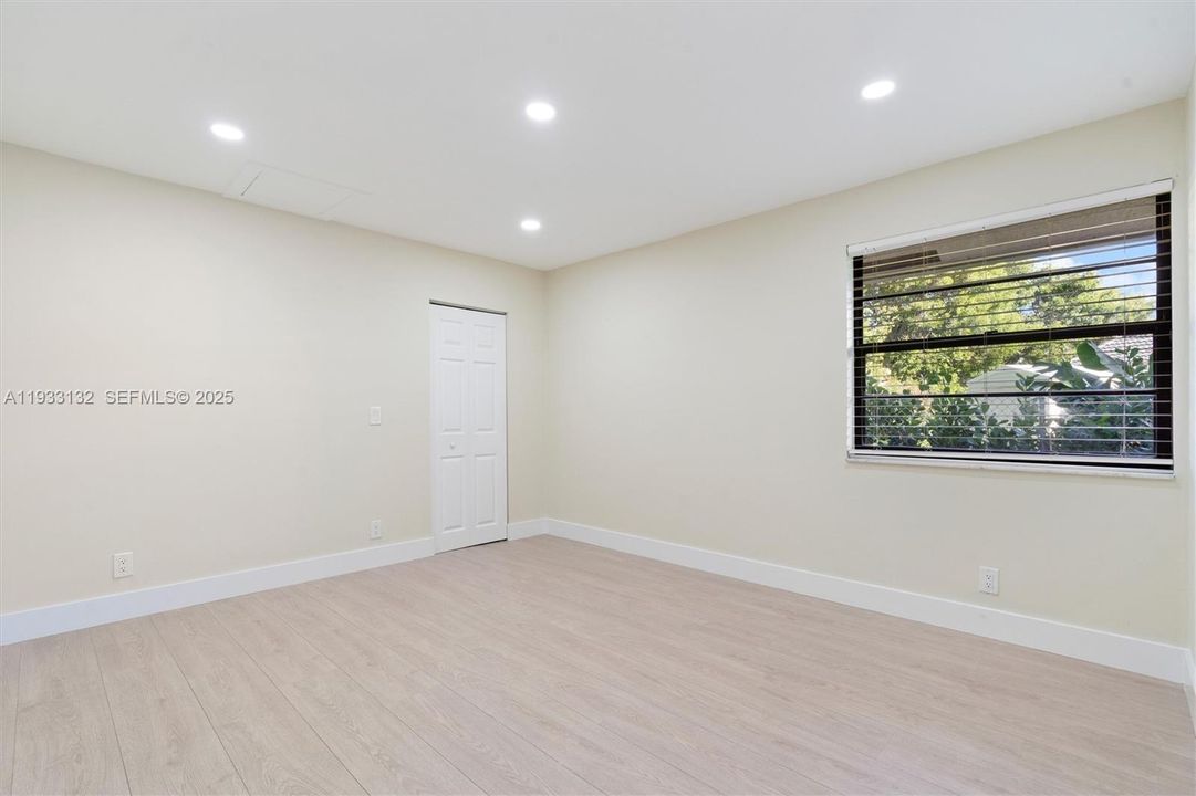 For Sale: $748,900 (4 beds, 2 baths, 1948 Square Feet)