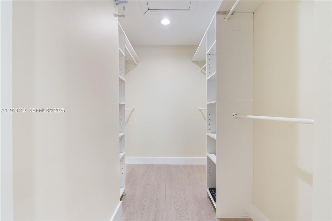 For Sale: $748,900 (4 beds, 2 baths, 1948 Square Feet)