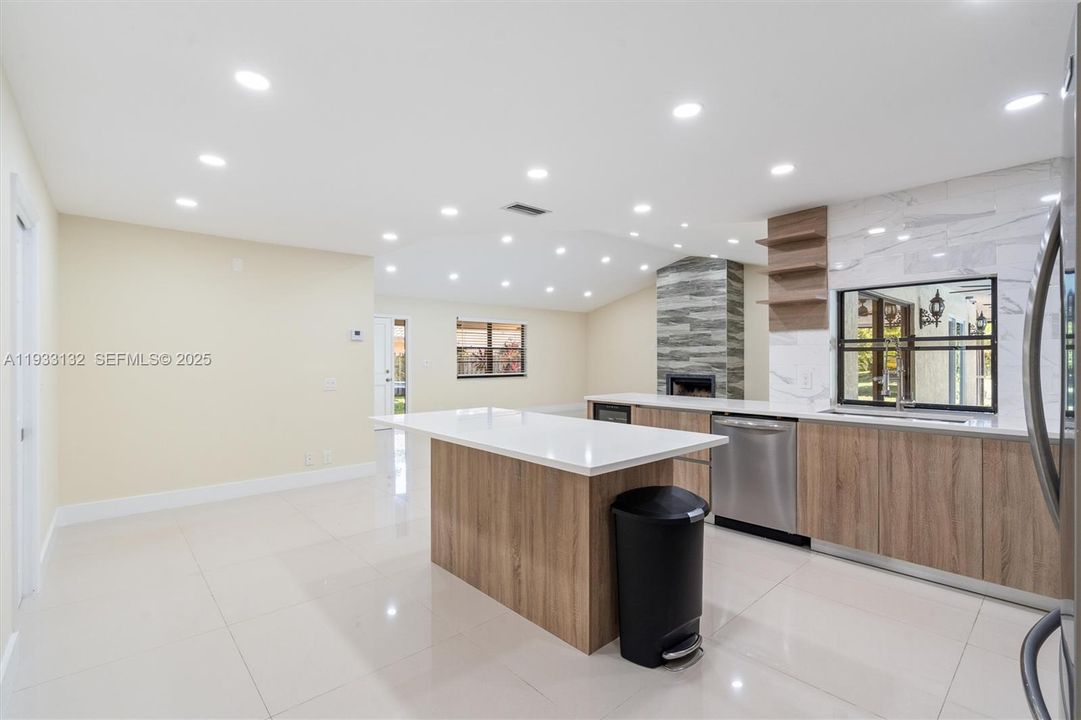 For Sale: $748,900 (4 beds, 2 baths, 1948 Square Feet)