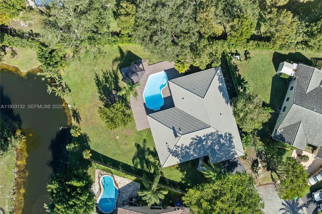 For Sale: $748,900 (4 beds, 2 baths, 1948 Square Feet)