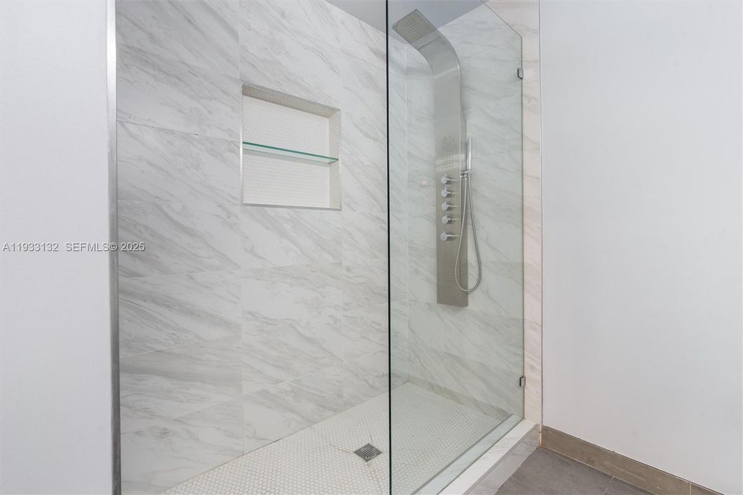 For Sale: $748,900 (4 beds, 2 baths, 1948 Square Feet)