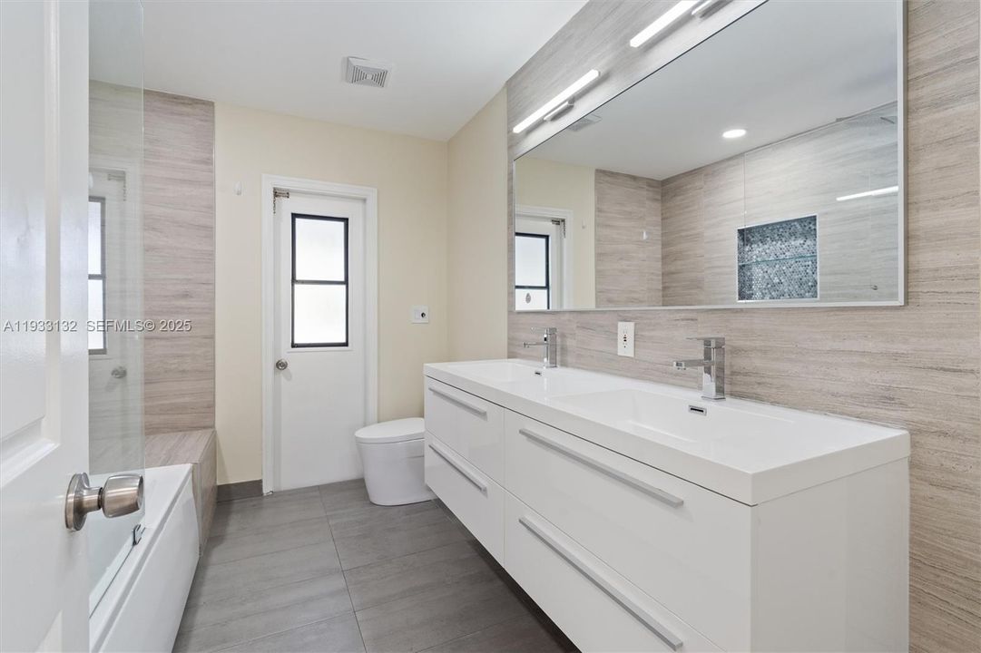 For Sale: $748,900 (4 beds, 2 baths, 1948 Square Feet)