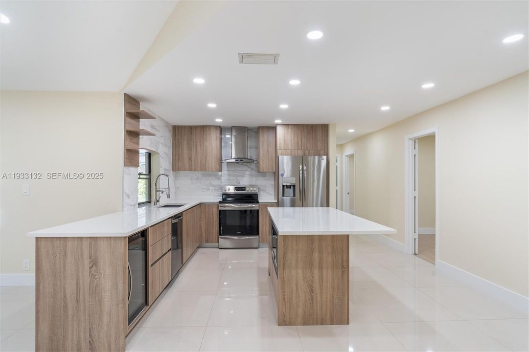 For Sale: $748,900 (4 beds, 2 baths, 1948 Square Feet)