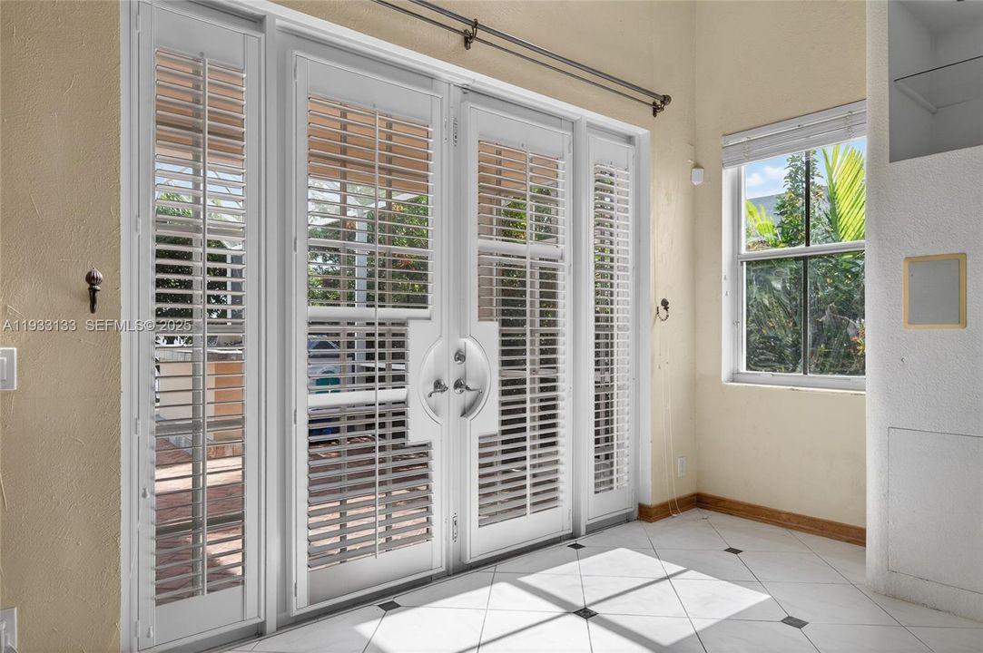 For Sale: $1,149,000 (5 beds, 3 baths, 3095 Square Feet)