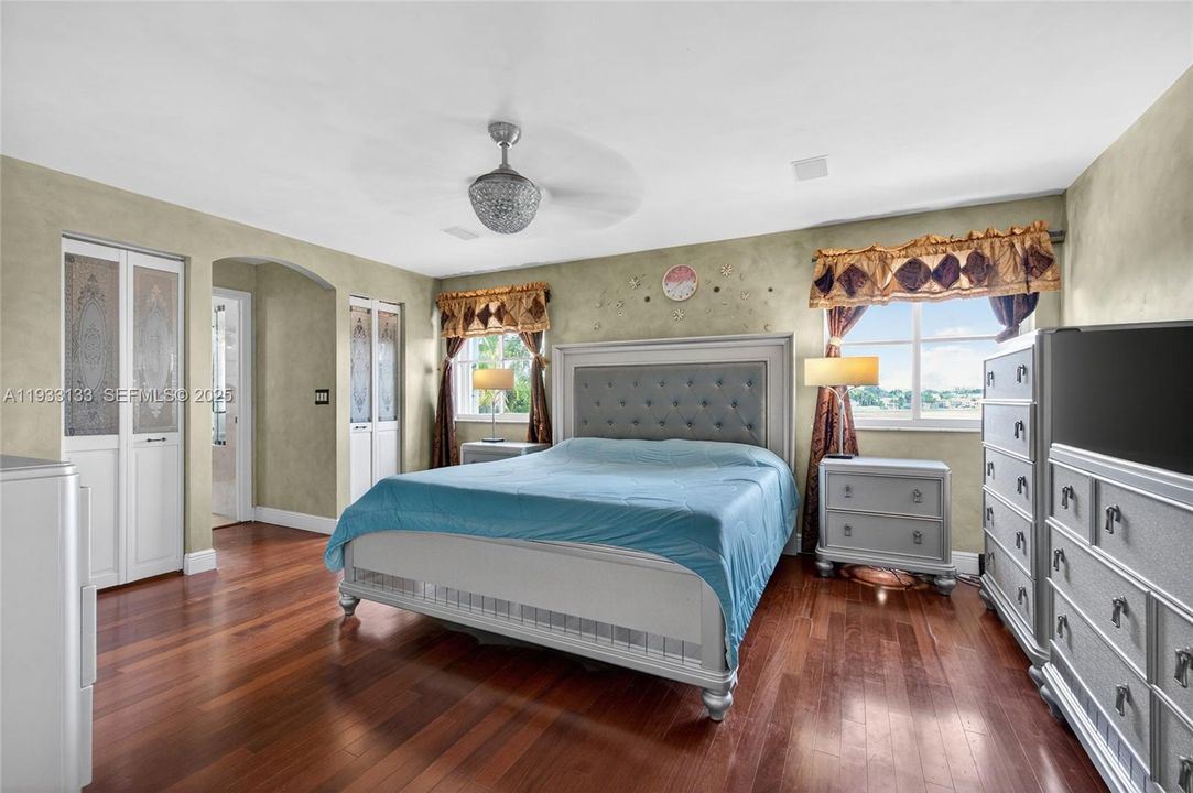 For Sale: $1,149,000 (5 beds, 3 baths, 3095 Square Feet)