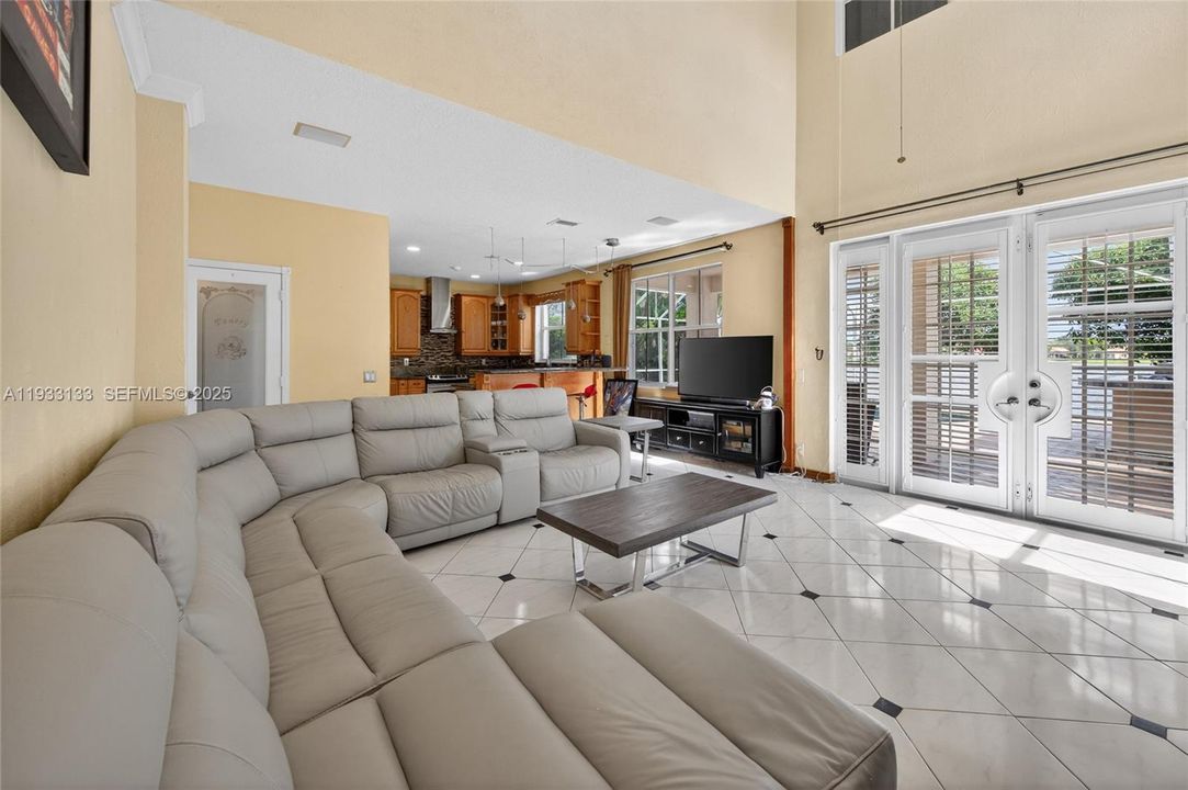 For Sale: $1,149,000 (5 beds, 3 baths, 3095 Square Feet)