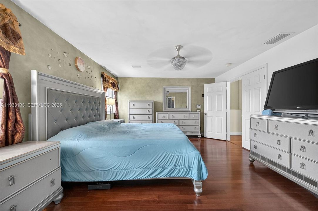 For Sale: $1,149,000 (5 beds, 3 baths, 3095 Square Feet)