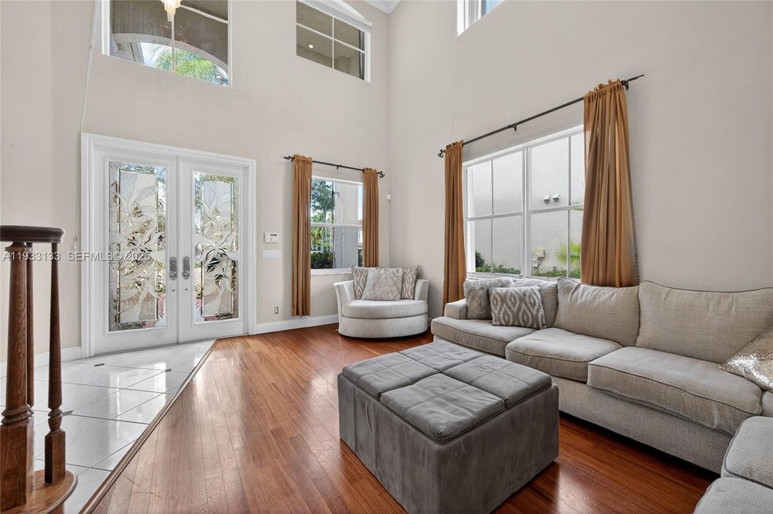 For Sale: $1,149,000 (5 beds, 3 baths, 3095 Square Feet)