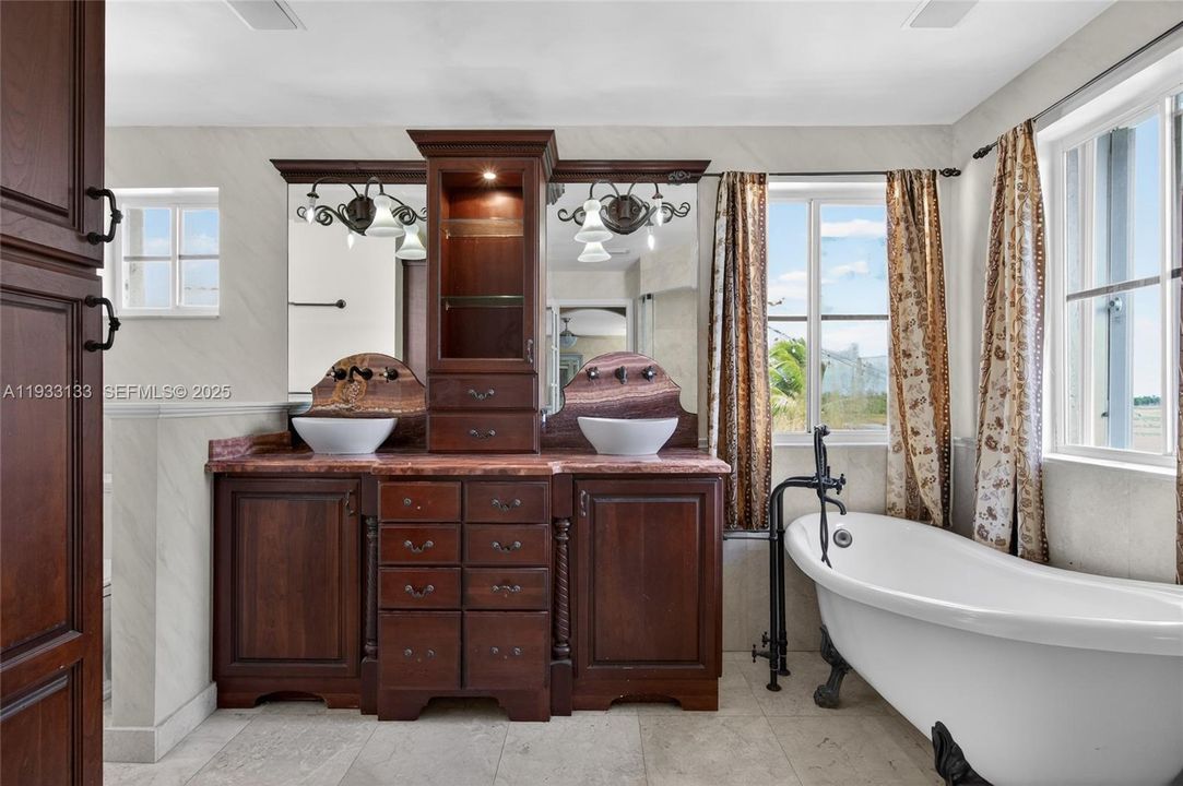 For Sale: $1,149,000 (5 beds, 3 baths, 3095 Square Feet)