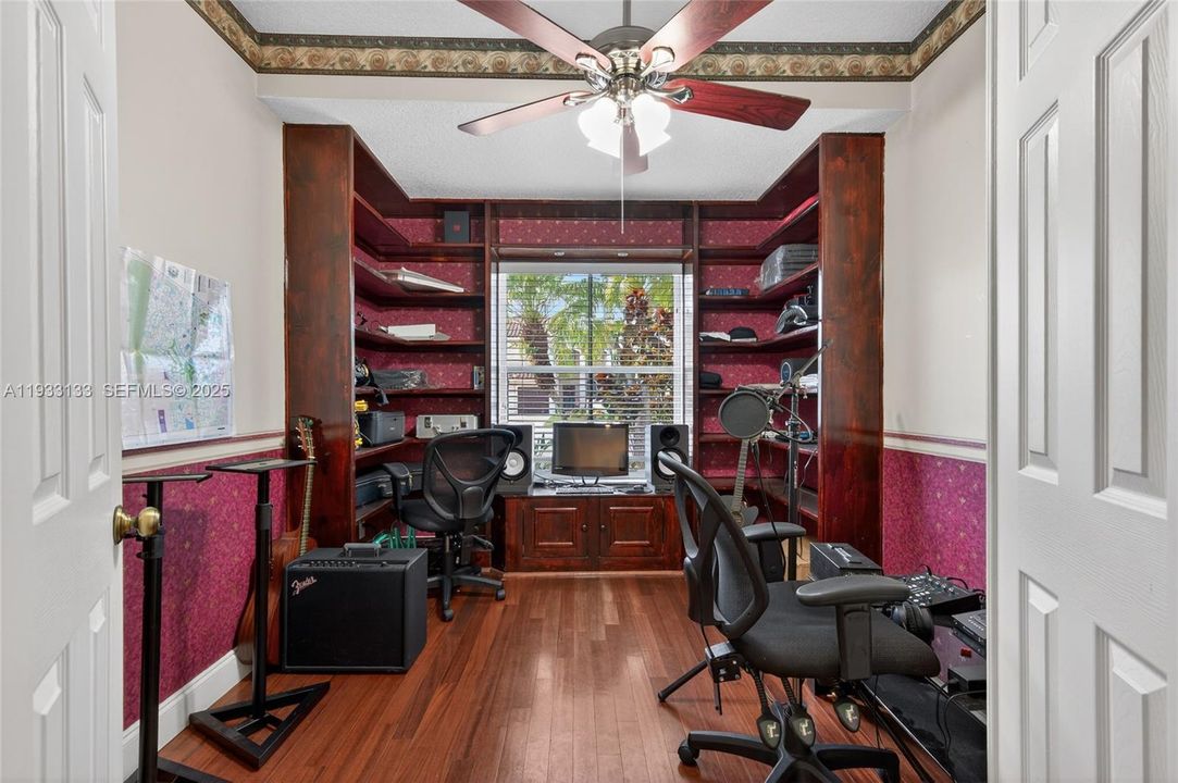 For Sale: $1,149,000 (5 beds, 3 baths, 3095 Square Feet)