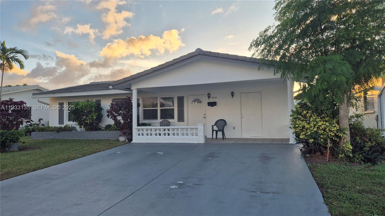 For Sale: $359,500 (2 beds, 2 baths, 1474 Square Feet)