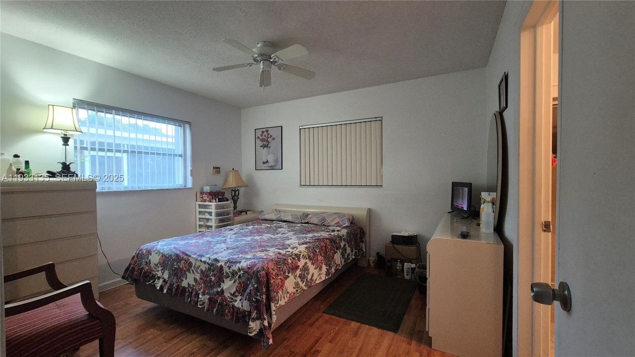 For Sale: $359,500 (2 beds, 2 baths, 1474 Square Feet)