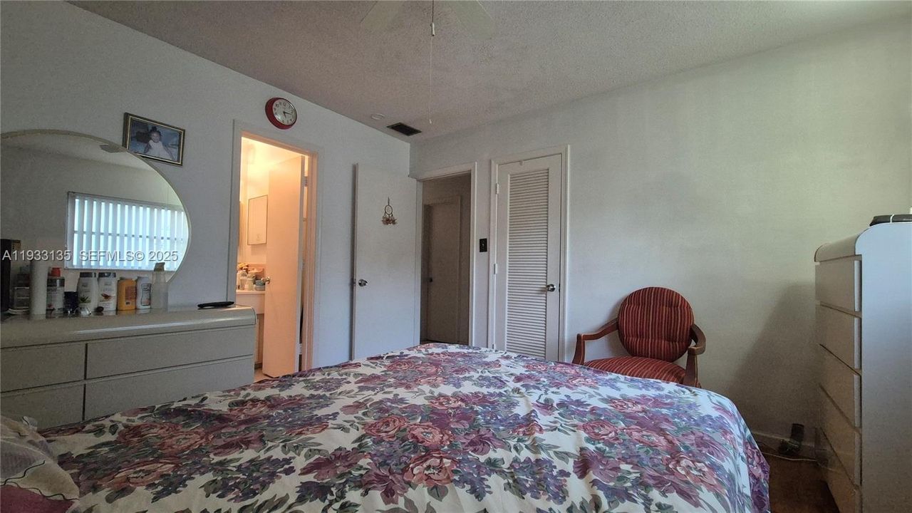 For Sale: $359,500 (2 beds, 2 baths, 1474 Square Feet)