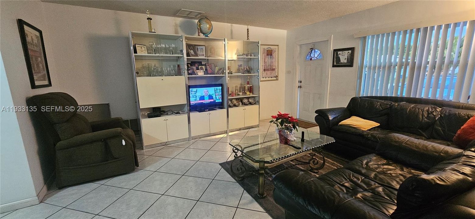 For Sale: $359,500 (2 beds, 2 baths, 1474 Square Feet)
