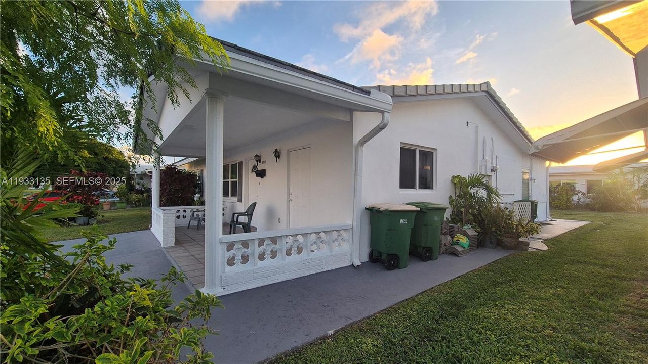 For Sale: $359,500 (2 beds, 2 baths, 1474 Square Feet)