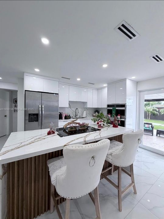 En Venta: $714,900 (0 camas, 0 baños, 1337 Pies cuadrados)