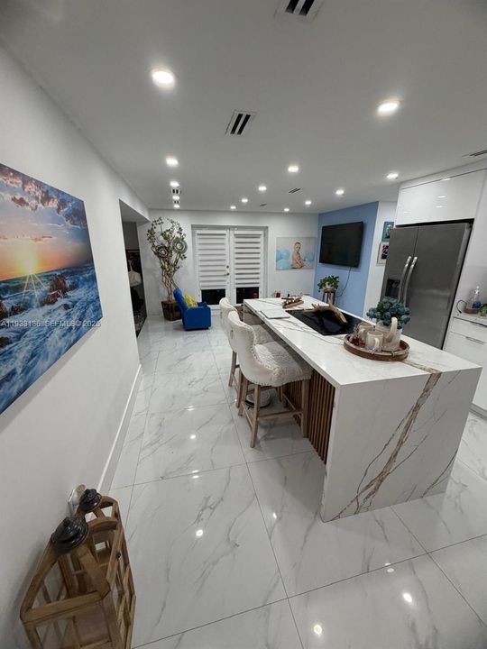 En Venta: $714,900 (0 camas, 0 baños, 1337 Pies cuadrados)