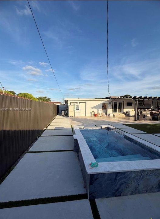 En Venta: $714,900 (0 camas, 0 baños, 1337 Pies cuadrados)