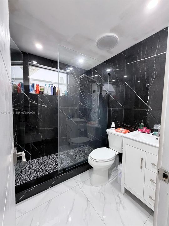 En Venta: $714,900 (0 camas, 0 baños, 1337 Pies cuadrados)