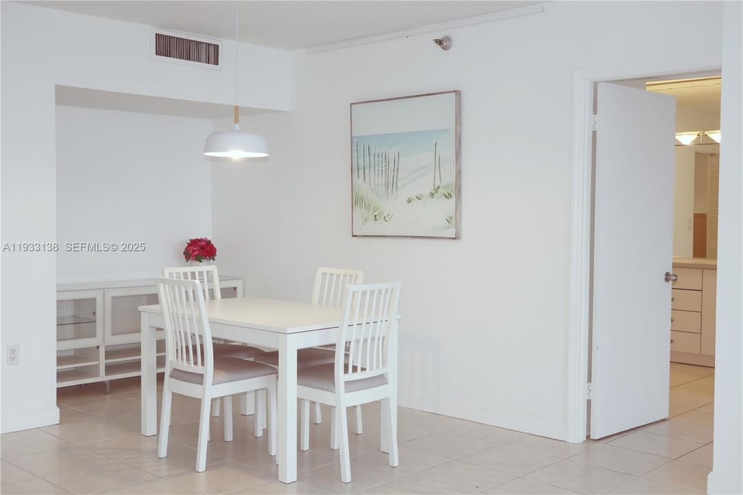 En Renta: $3,750 (3 camas, 3 baños, 1450 Pies cuadrados)