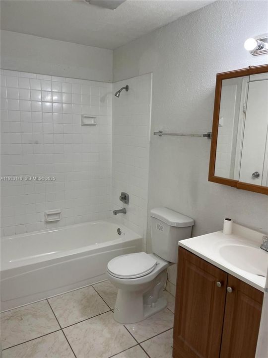 For Rent: $1,800 (2 beds, 1 baths, 980 Square Feet)