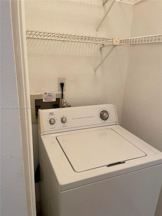 For Rent: $1,800 (2 beds, 1 baths, 980 Square Feet)