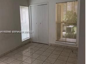 For Rent: $1,800 (2 beds, 1 baths, 980 Square Feet)