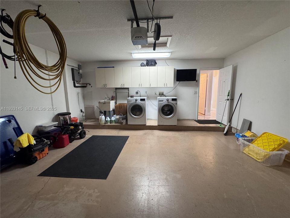 На продажу: $739,990 (3 спален, 2 ванн, 2098 Квадратных фут)