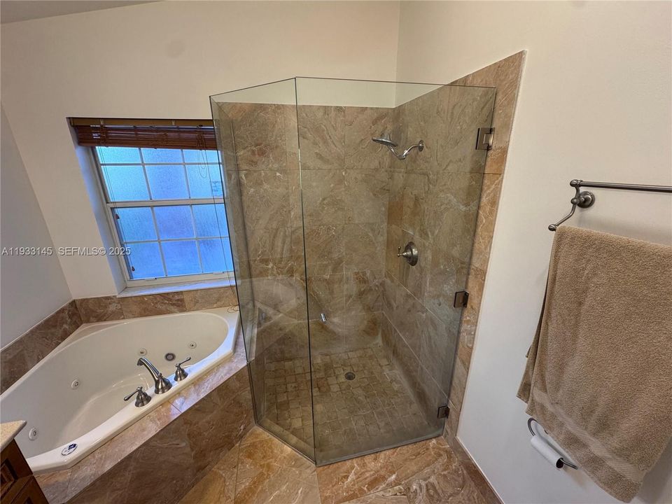 На продажу: $739,990 (3 спален, 2 ванн, 2098 Квадратных фут)