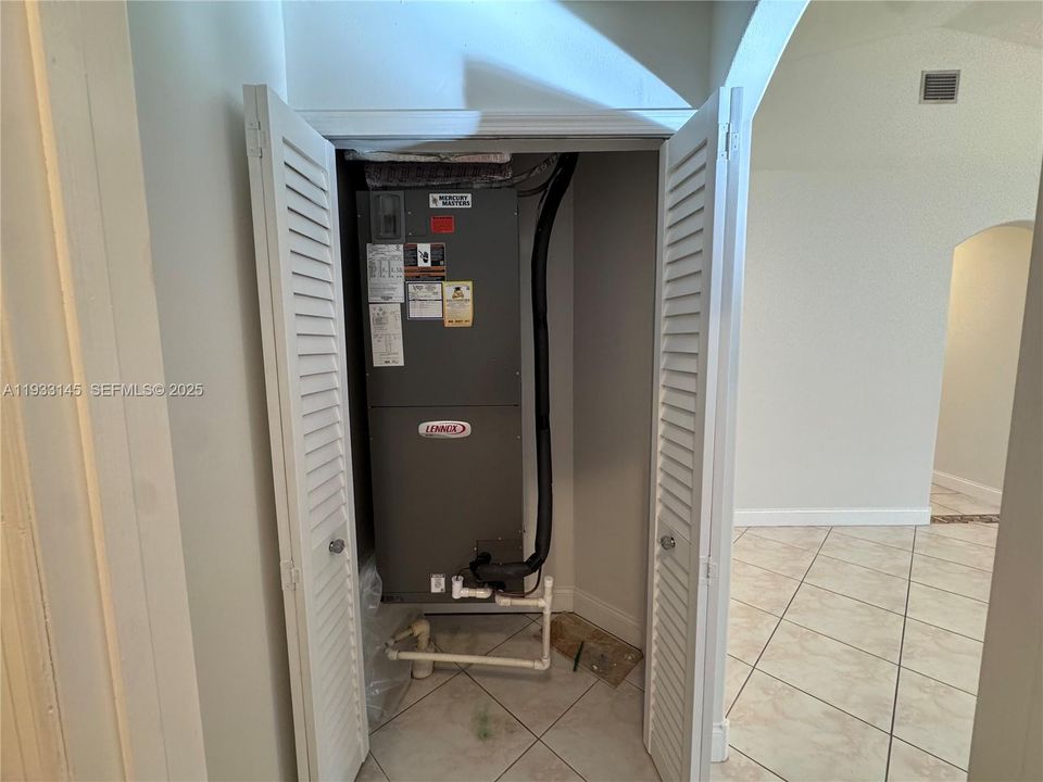 На продажу: $739,990 (3 спален, 2 ванн, 2098 Квадратных фут)