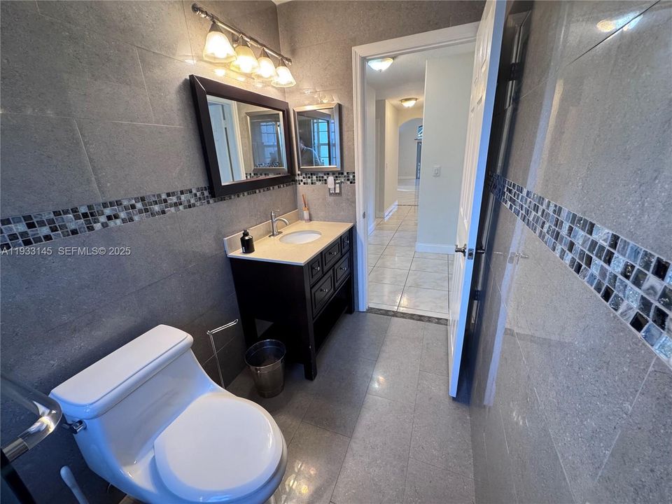 На продажу: $739,990 (3 спален, 2 ванн, 2098 Квадратных фут)