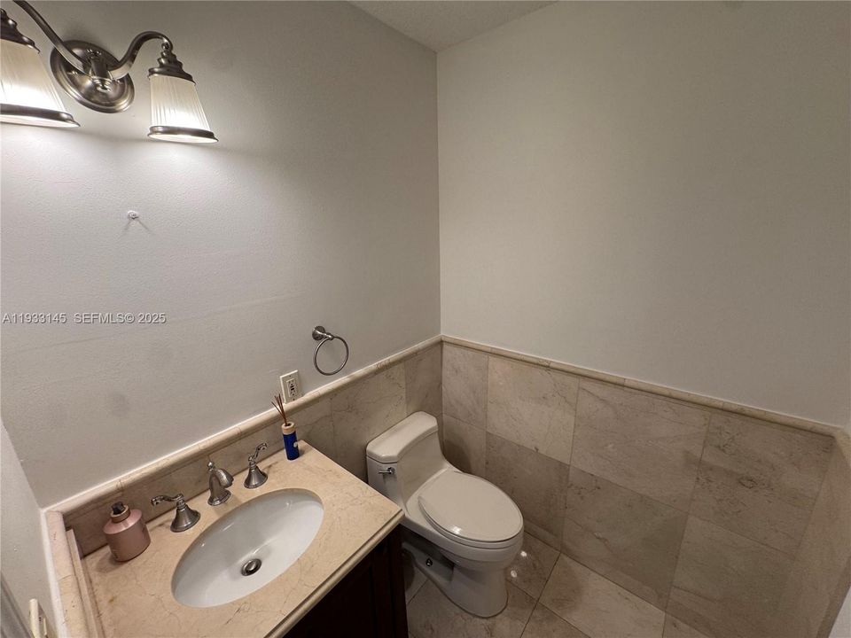 На продажу: $739,990 (3 спален, 2 ванн, 2098 Квадратных фут)