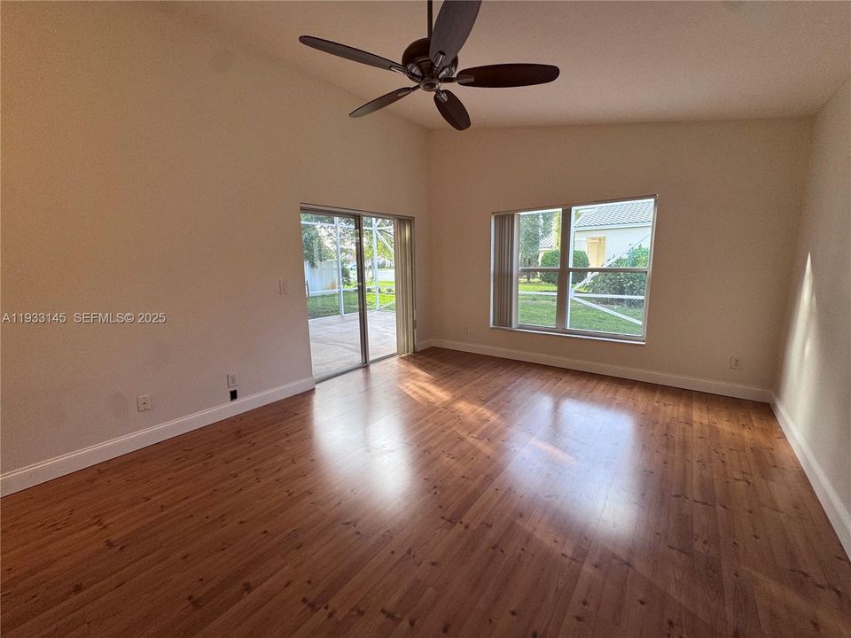 На продажу: $739,990 (3 спален, 2 ванн, 2098 Квадратных фут)