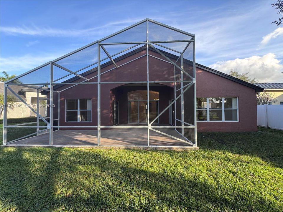 На продажу: $739,990 (3 спален, 2 ванн, 2098 Квадратных фут)