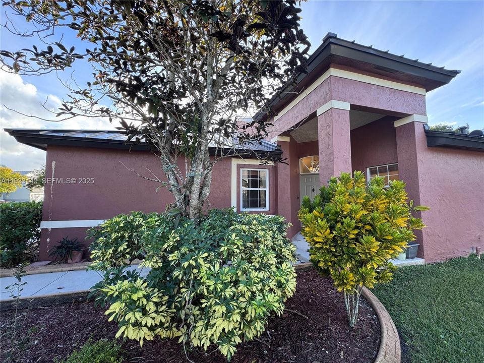 На продажу: $739,990 (3 спален, 2 ванн, 2098 Квадратных фут)