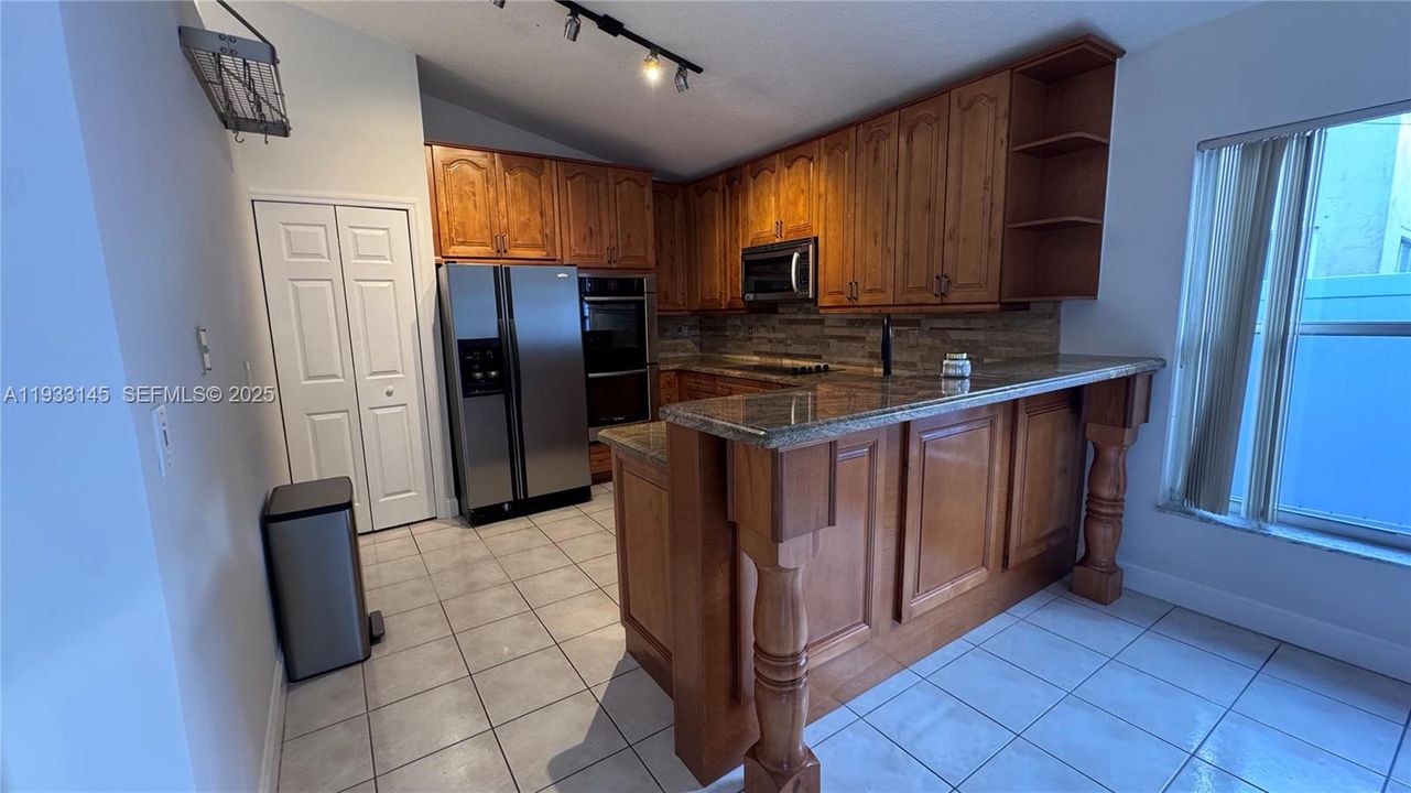 На продажу: $739,990 (3 спален, 2 ванн, 2098 Квадратных фут)