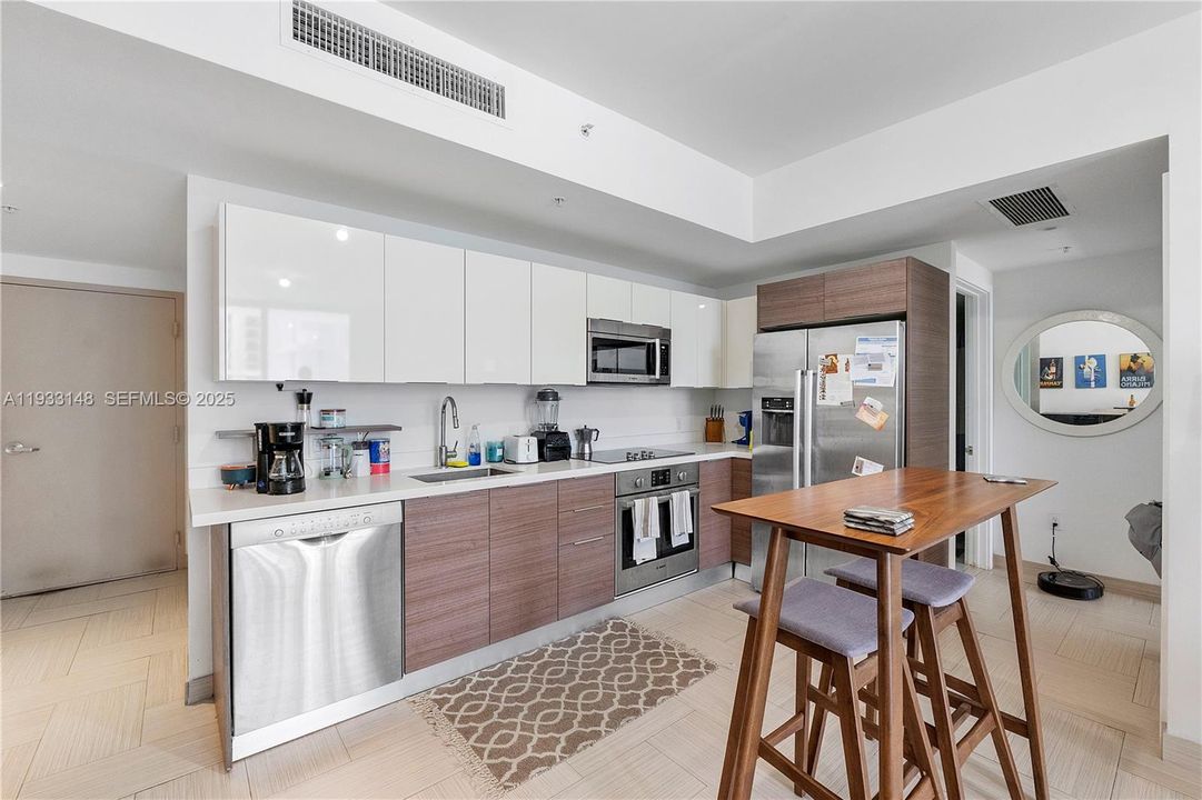 出租: $2,850 (1 贝兹, 1 浴室, 648 平方英尺)