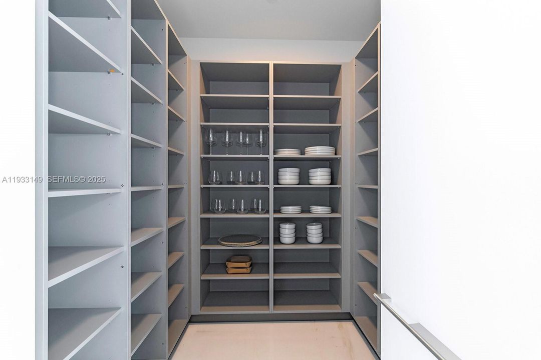 For Sale: $6,950,000 (5 beds, 5 baths, 3560 Square Feet)