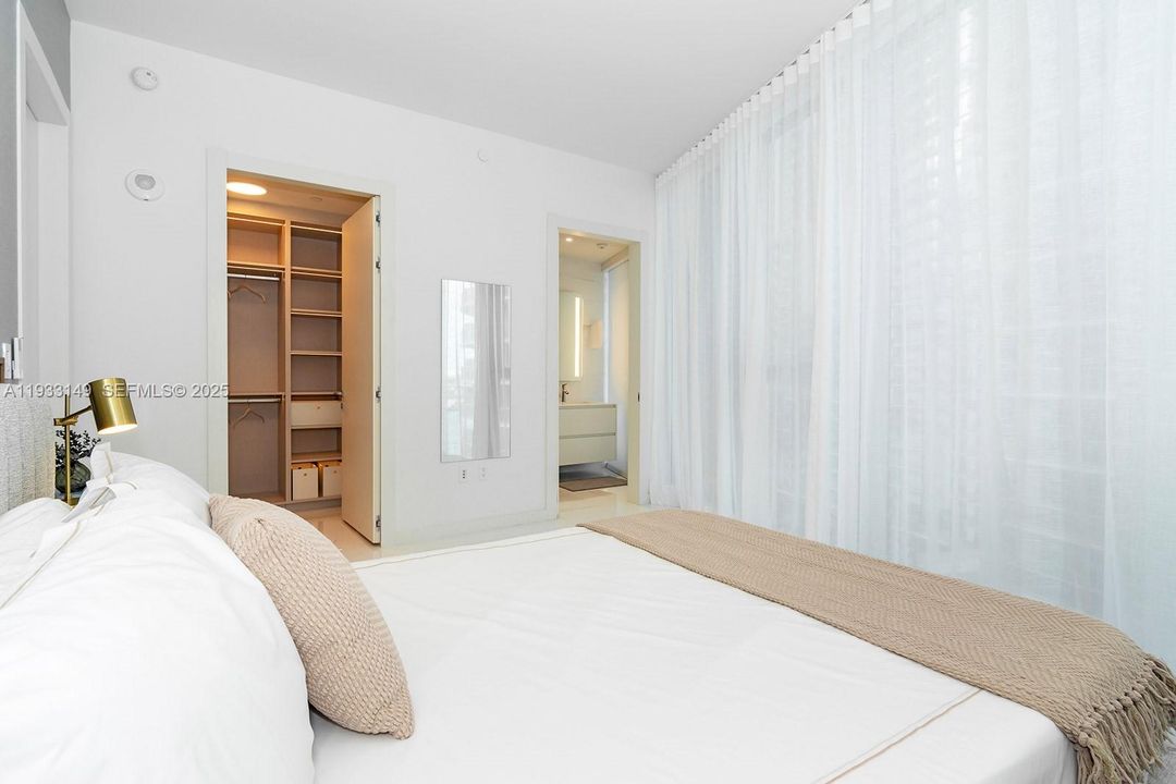 For Sale: $6,950,000 (5 beds, 5 baths, 3560 Square Feet)