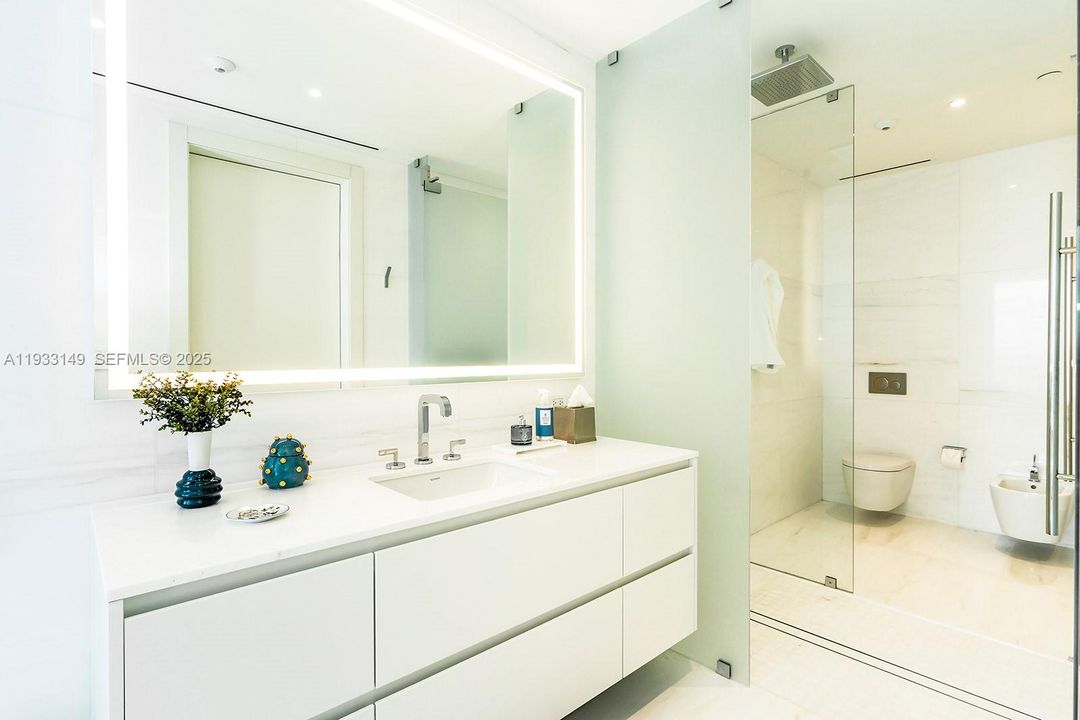 For Sale: $6,950,000 (5 beds, 5 baths, 3560 Square Feet)