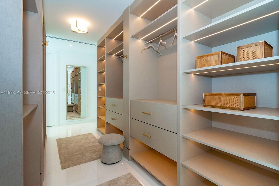 For Sale: $6,950,000 (5 beds, 5 baths, 3560 Square Feet)