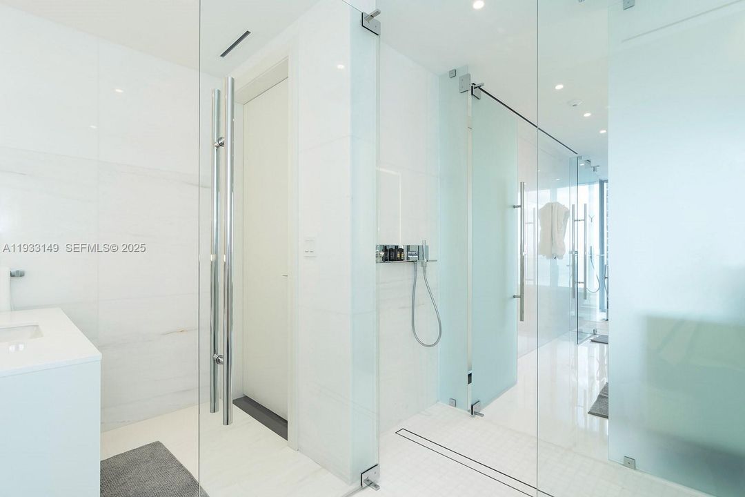 For Sale: $6,950,000 (5 beds, 5 baths, 3560 Square Feet)