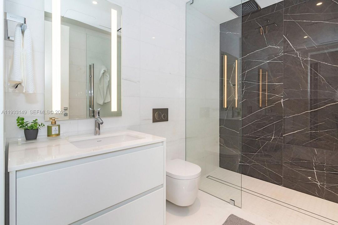 For Sale: $6,950,000 (5 beds, 5 baths, 3560 Square Feet)