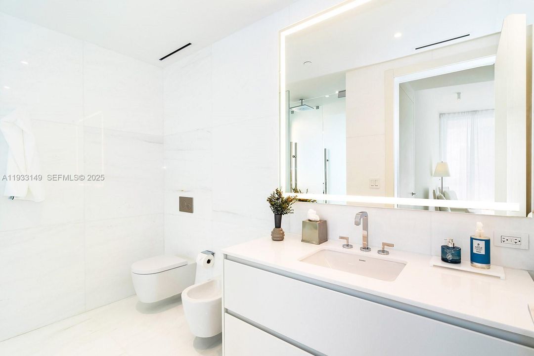 For Sale: $6,950,000 (5 beds, 5 baths, 3560 Square Feet)