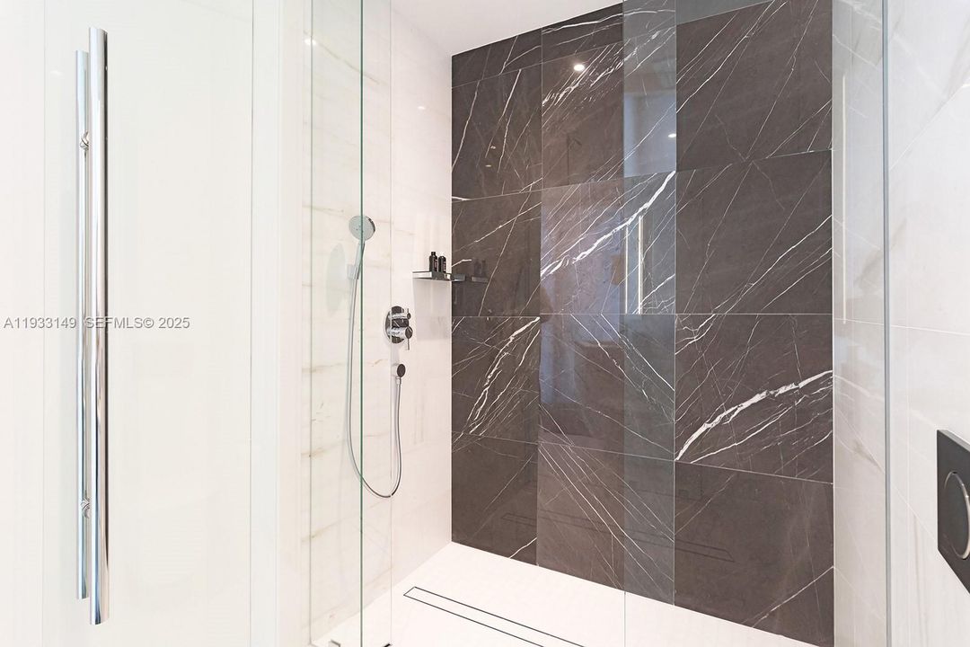 For Sale: $6,950,000 (5 beds, 5 baths, 3560 Square Feet)